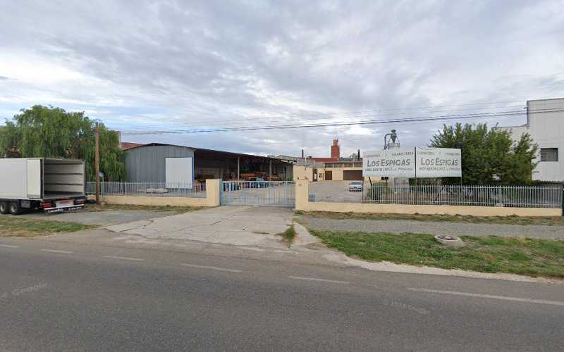 Fotografia tomada fuera de Hermanos Martín López C.B. - Tienda de armarios en Íscar, Valladolid