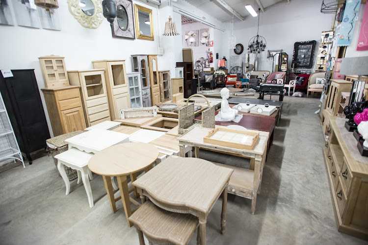Fotografia tomada fuera de Muebles Kimber - Tienda de muebles en Zaragoza, Zaragoza