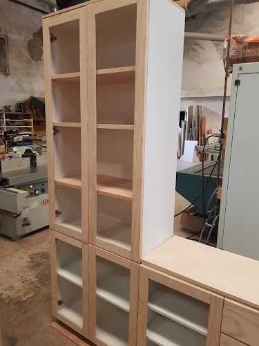 Fotografia tomada fuera de CARPINTERIA Y CRISTALERIA HNOS CASTILLO S.L. - Tienda de artículos para el hogar en Gines, Sevilla