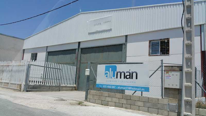 Fotografia tomada fuera de Alucrisman - Carpintería metálica y de aluminio en Morón de la Frontera, Sevilla