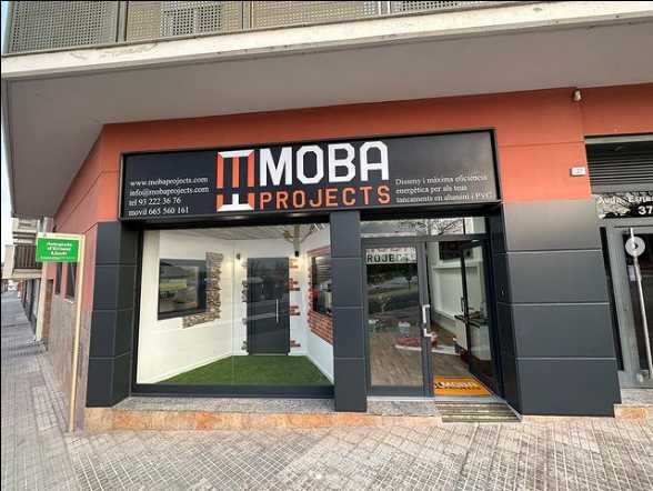 Fotografia tomada fuera de Moba Projects - Ventana de aluminio en Montornès del Vallès, Barcelona