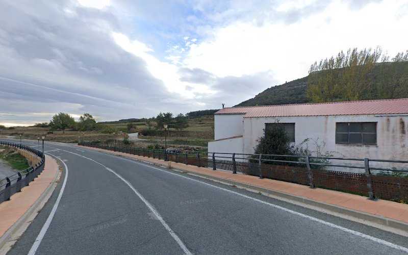 Fotografia tomada fuera de Talleres Cruñez - Tienda de armarios en La Iglesuela del Cid, Teruel