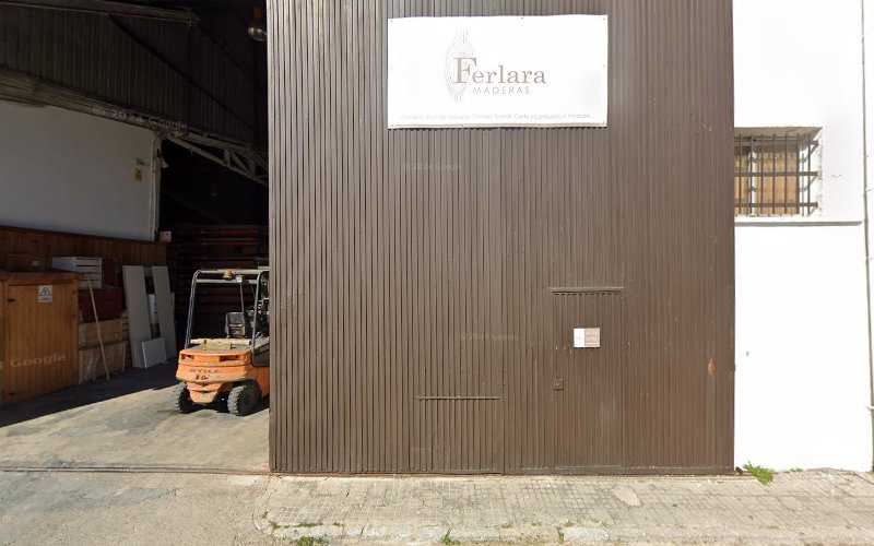 Fotografia tomada fuera de Ferlara Maderas - Establecimiento de venta de madera en Jerez de la Frontera, Cádiz