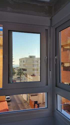 Fotografia tomada fuera de Tecnyven PVC, S.L. - Carpintería metálica y de aluminio en Jerez de la Frontera, Cádiz