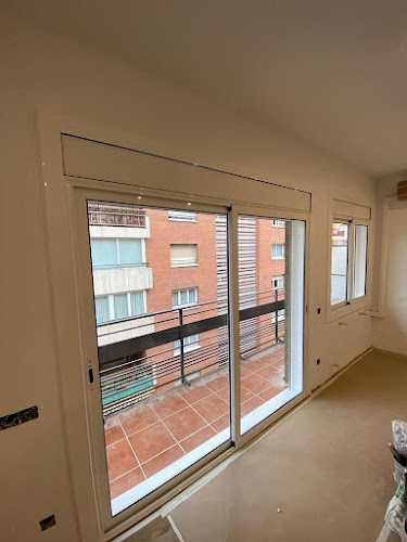 Fotografia tomada fuera de REP-ALUM - Carpintería metálica y de aluminio en Barcelona, Barcelona