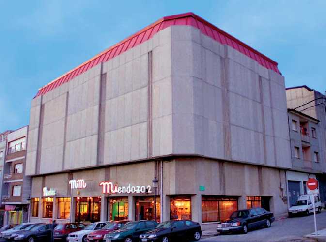 Fotografia tomada fuera de Muebles Mendoza ( Moisés Mendoza , S.L. ) - Tienda de muebles en Caldas de Reis, Pontevedra