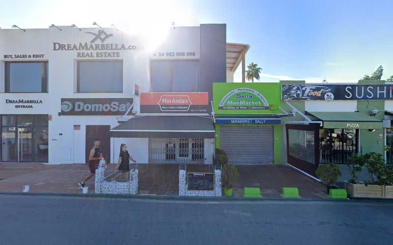 Fotografia tomada fuera de Furniture Shop Estepona Artesania - Tienda de muebles en Atalaya Isdabe, Málaga