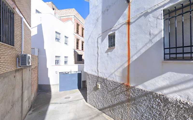 Fotografia tomada fuera de Angel García Gómez - Carpintería metálica y de aluminio en Alcalá del Río, Sevilla