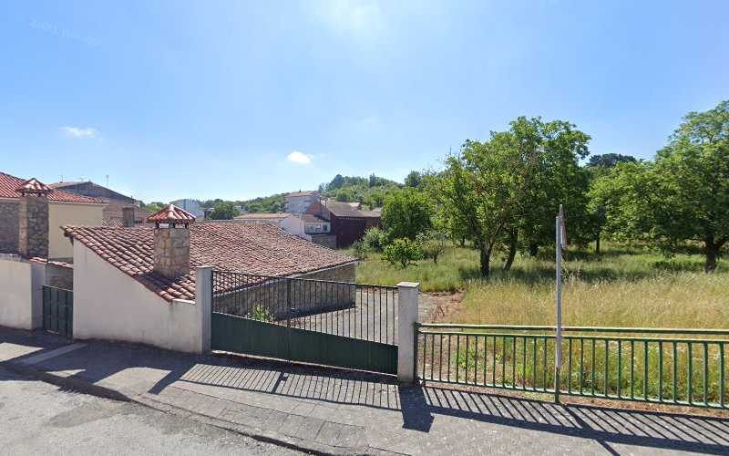 Fotografia tomada fuera de Carpinteria Rodriguez - Carpintero en Sober, Lugo