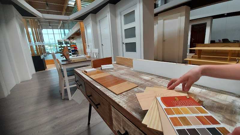 Fotografia tomada fuera de Puertas Moral - Tienda de artículos para el hogar en Jaén, Jaén