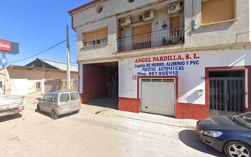 Fotografia tomada fuera de Talleres Angel Pardilla - Carpintería metálica y de aluminio en Membrilla, Ciudad Real