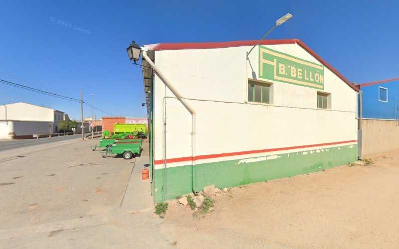 Fotografia tomada fuera de Remolques Bellón S.L. - Carpintería metálica y de aluminio en Membrilla, Ciudad Real