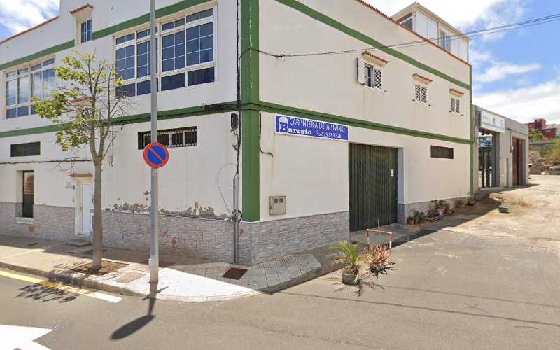 Fotografia tomada fuera de Aluminios Barreto - Carpintería metálica y de aluminio en Santa Cruz de Tenerife, Santa Cruz de Tenerife