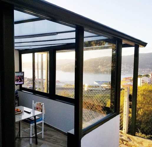 Fotografia tomada fuera de Aluminios Juan Gradín - Carpintería metálica y de aluminio en Redondela, Pontevedra