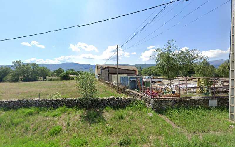 Fotografia tomada fuera de Artesanos Carpinteros del Valle de El Paular S.L. - Carpintería en Rascafría, Madrid