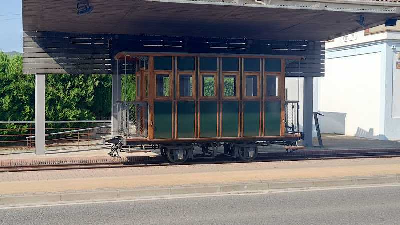 Fotografia tomada fuera de Zona Fusta Banyoles - Tienda de armarios en Madà, Girona