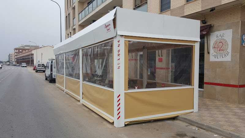 Fotografia tomada fuera de Aluminios Valero - Metalwork en Picassent, Valencia