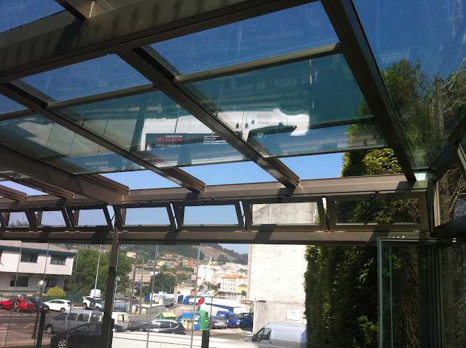 Fotografia tomada fuera de ALFICOR VENTANAS Y CUBIERTAS, S.L. - Carpintería metálica y de aluminio en Pastoriza, A Coruña