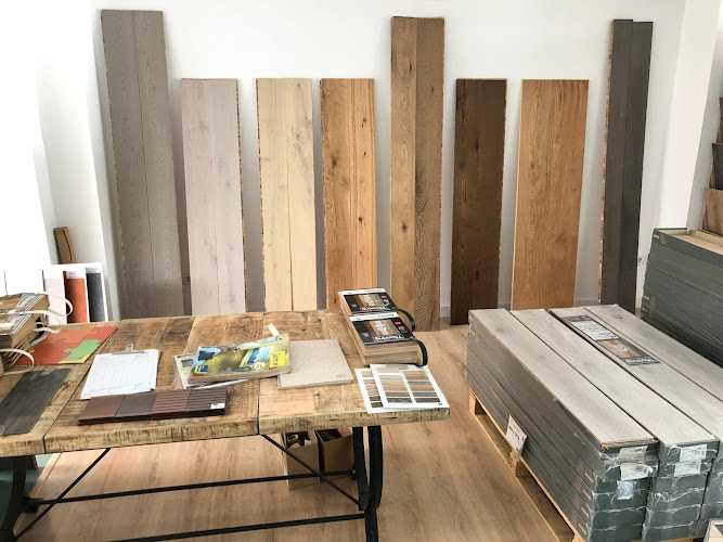 Fotografia tomada fuera de HIPER DECORACIÓ, S.A - Botiga de pintures en Palafolls, Barcelona