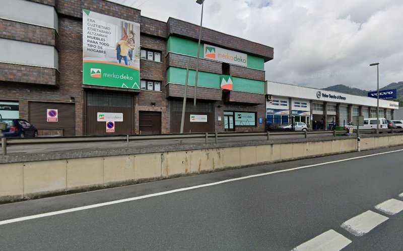 Fotografia tomada fuera de Merka Deko - Tienda de muebles en Olaberria, Guipúzcoa