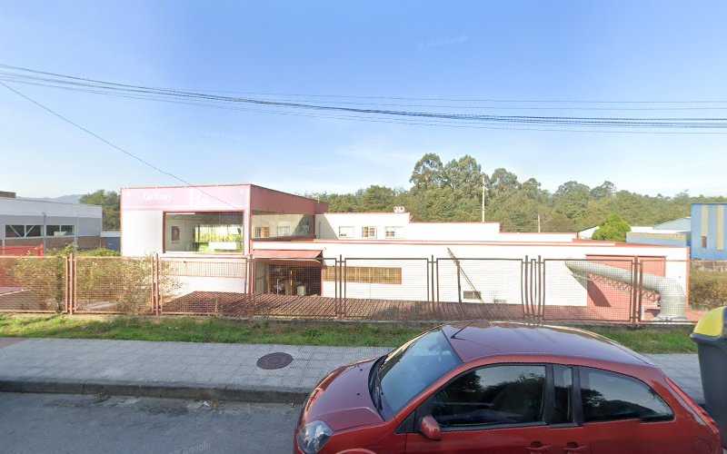 Fotografia tomada fuera de Factory Pau - Carpintería en O Porriño, Pontevedra