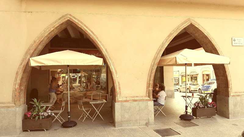 Fotografia tomada fuera de Toldos Busquets - Proveïdor de marquesines en Balaguer, Lérida