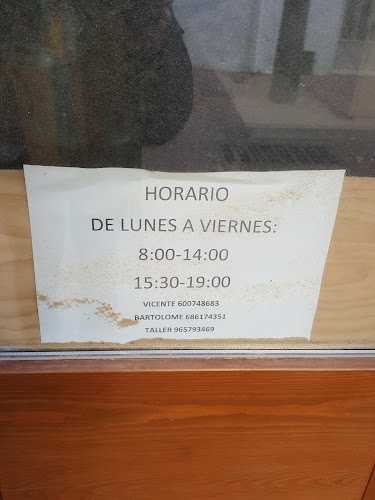 Fotografia tomada fuera de Fusteria Gavilà i Mata - Tienda de armarios en Xàbia, Alicante