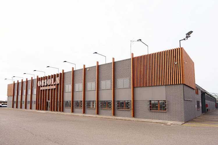 Fotografia tomada fuera de Maderas OBIOLS CENTRAL - Establecimiento de venta de madera en Lleida, Lérida
