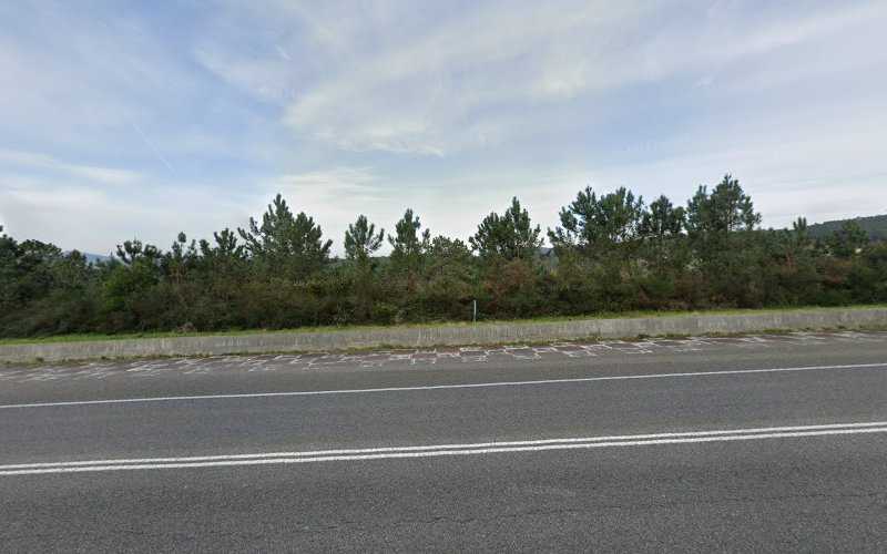 Fotografia tomada fuera de Maderas Costiña - Fábrica en Noia, A Coruña