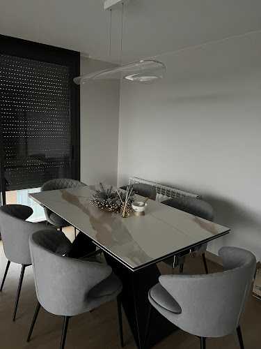 Fotografia tomada fuera de Almacenes del Mueble - Magatzems del Moble S M - Botiga de mobles en Verdú, Lérida