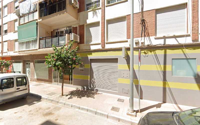 Fotografia tomada fuera de Cristalería Y Aluminios Juan Campos S L - Carpintería metálica y de aluminio en Vélez-Málaga, Málaga