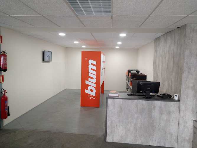 Fotografia tomada fuera de Exclusivas J.L. Barrasa - Especialistas en herrajes de cocina - Servicio de distribución en Logroño, La Rioja