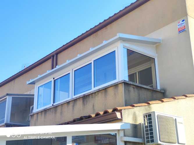 Fotografia tomada fuera de Aluminios y Multiservicio J.C.M S.L.U. - Carpintería metálica y de aluminio en Valls, Tarragona