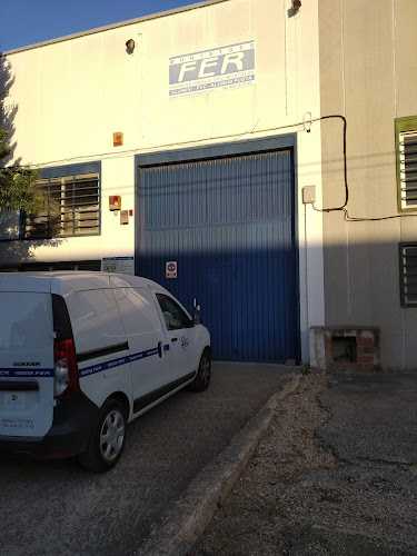 Fotografia tomada fuera de Montajes Fer - Metal·listeria en Valls, Tarragona