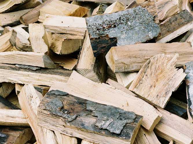 Fotografia tomada fuera de Llenyes Edgar - Fusteria en Tiana, Barcelona