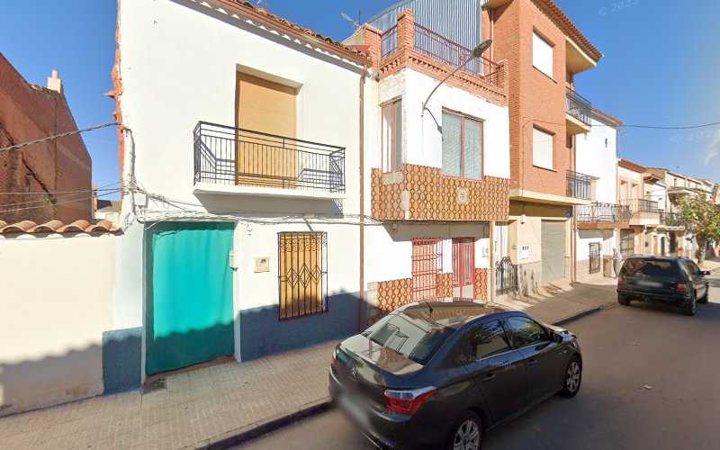 Fotografia tomada fuera de Pintura y escayola A. Inarejos - Pintura en Villanueva de la Fuente, Ciudad Real