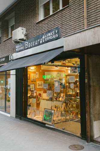 Fotografia tomada fuera de Cristalerías Baccarat - Tienda de enmarcación en Madrid, Madrid