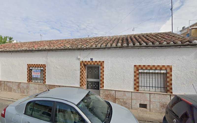 Fotografia tomada fuera de Hermanos Cruz C.B. - Fábrica de muebles en Valdepeñas, Ciudad Real