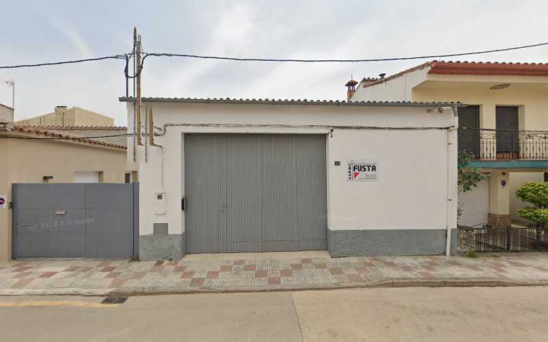Fotografia tomada fuera de Espai Fusta - Tienda de suministros para trabajar la madera en Santa Coloma de Farners, Girona