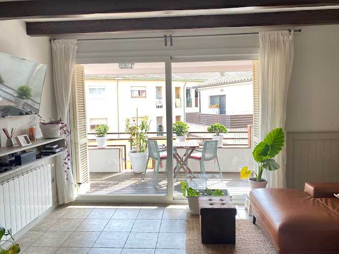 Fotografia tomada fuera de La Casa del Vidre - Tienda de artículos de cristal en Santa Coloma de Farners, Girona