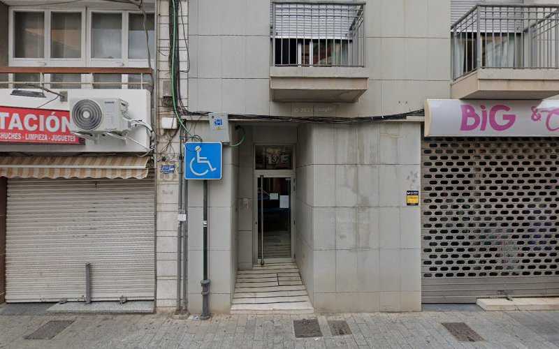 Fotografia tomada fuera de Aluestil S.L. - Carpintería metálica y de aluminio en San Vicente del Raspeig, Alicante