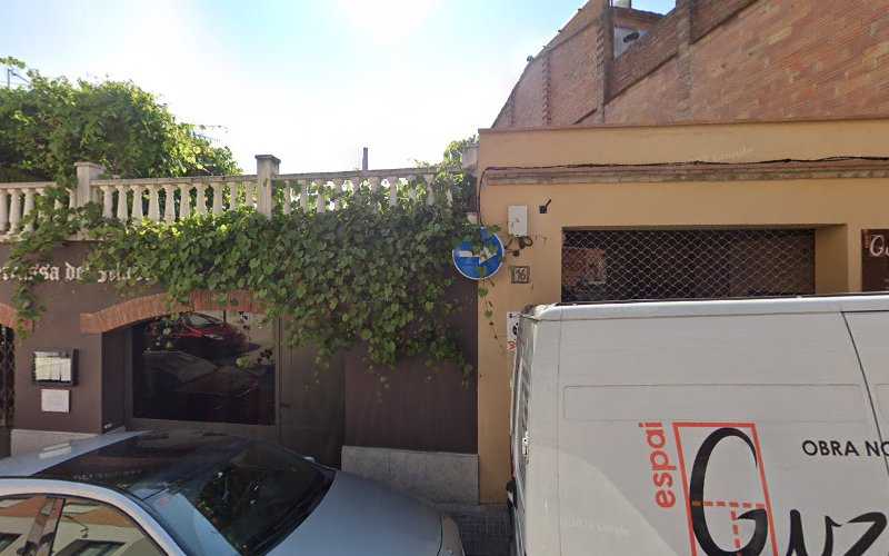 Fotografia tomada fuera de Cuines Sant Sadurni - Botiga de mobiliari de cuina en Sant Sadurní d'Anoia, Barcelona