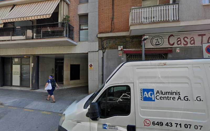 Fotografia tomada fuera de Mural Mobles SL. - Carpintería en Sant Feliu de Llobregat, Barcelona