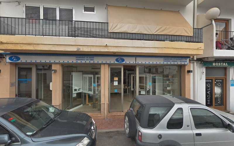 Fotografia tomada fuera de Puertas Y Ventanas Mari - Carpintería metálica y de aluminio en Sant Antoni de Portmany, Baleares