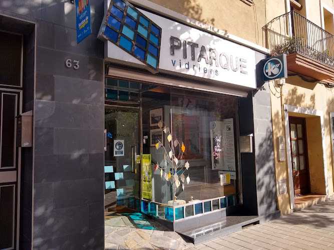 Fotografia tomada fuera de Pitarque Vidriers - Carpintería metálica y de aluminio en Sant Andreu de la Barca, Barcelona