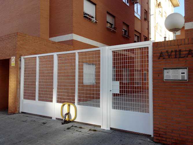 Fotografia tomada fuera de Talleres Perfecto Ortiz - Carpintería metálica y de aluminio en San Fernando de Henares, Madrid