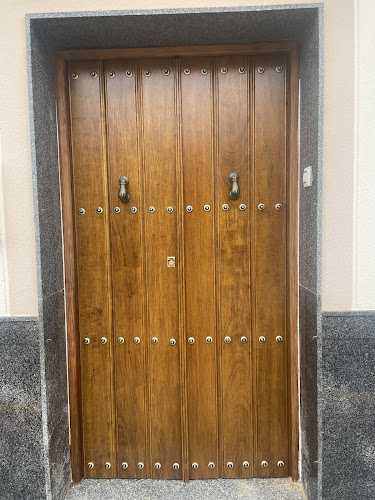 Fotografia tomada fuera de Carpintería Cubero - Carpintería en Dos Hermanas, Sevilla