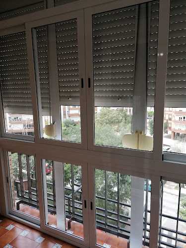 Fotografia tomada fuera de Aluminios Escaso - Carpintería metálica y de aluminio en Dos Hermanas, Sevilla