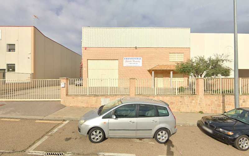 Fotografia tomada fuera de Ebanistería Salvador Hernández - Ebanista en Carbajosa de la Sagrada, Salamanca