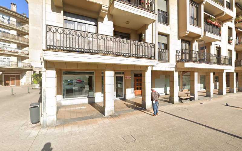 Fotografia tomada fuera de Leihotek - Carpintería metálica y de aluminio en Zarautz, Guipúzcoa